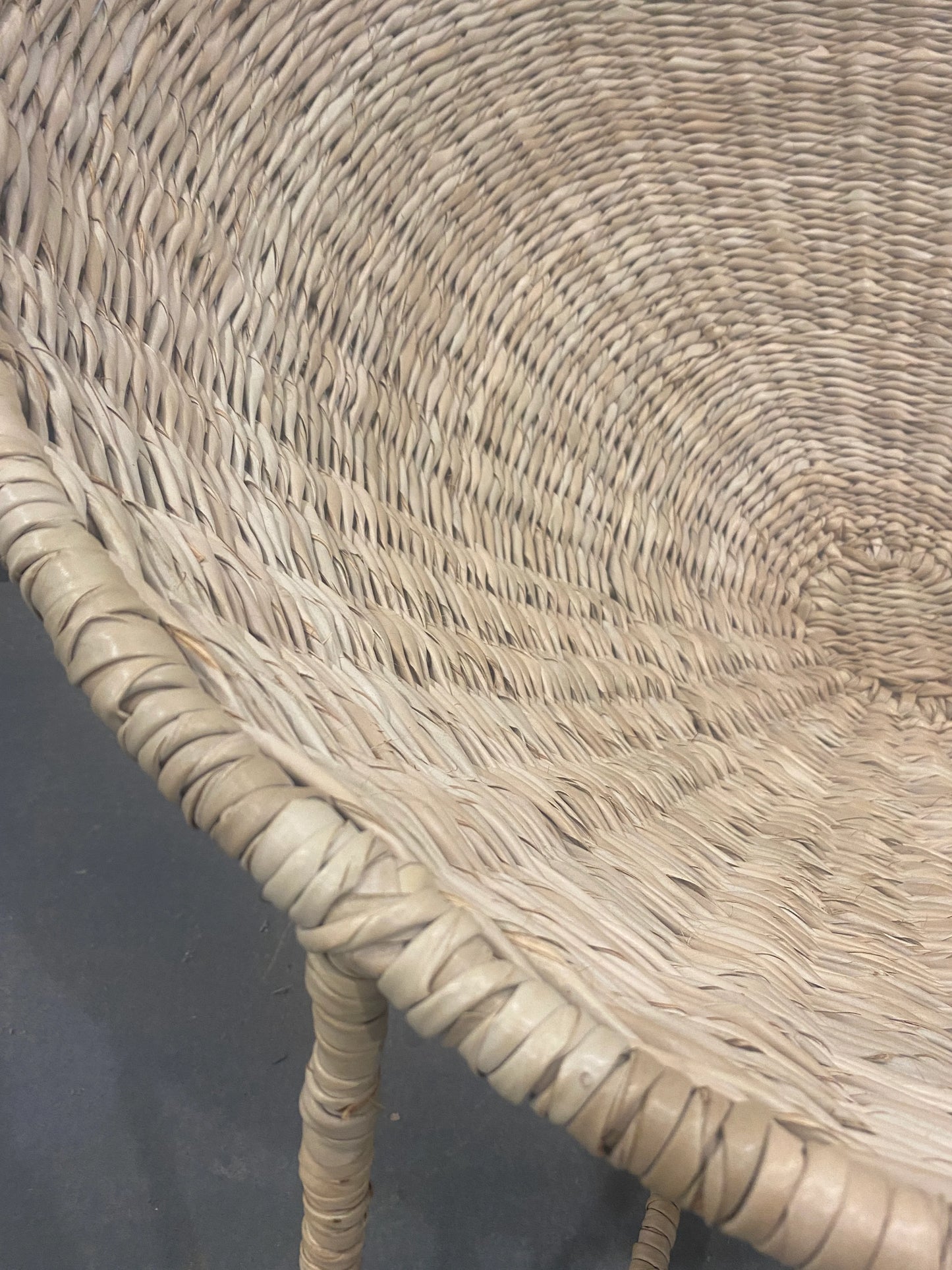 Hand-woven shell chair “Mozambique”