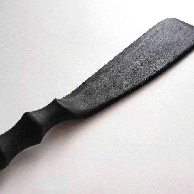 Schwarze Holzspatel