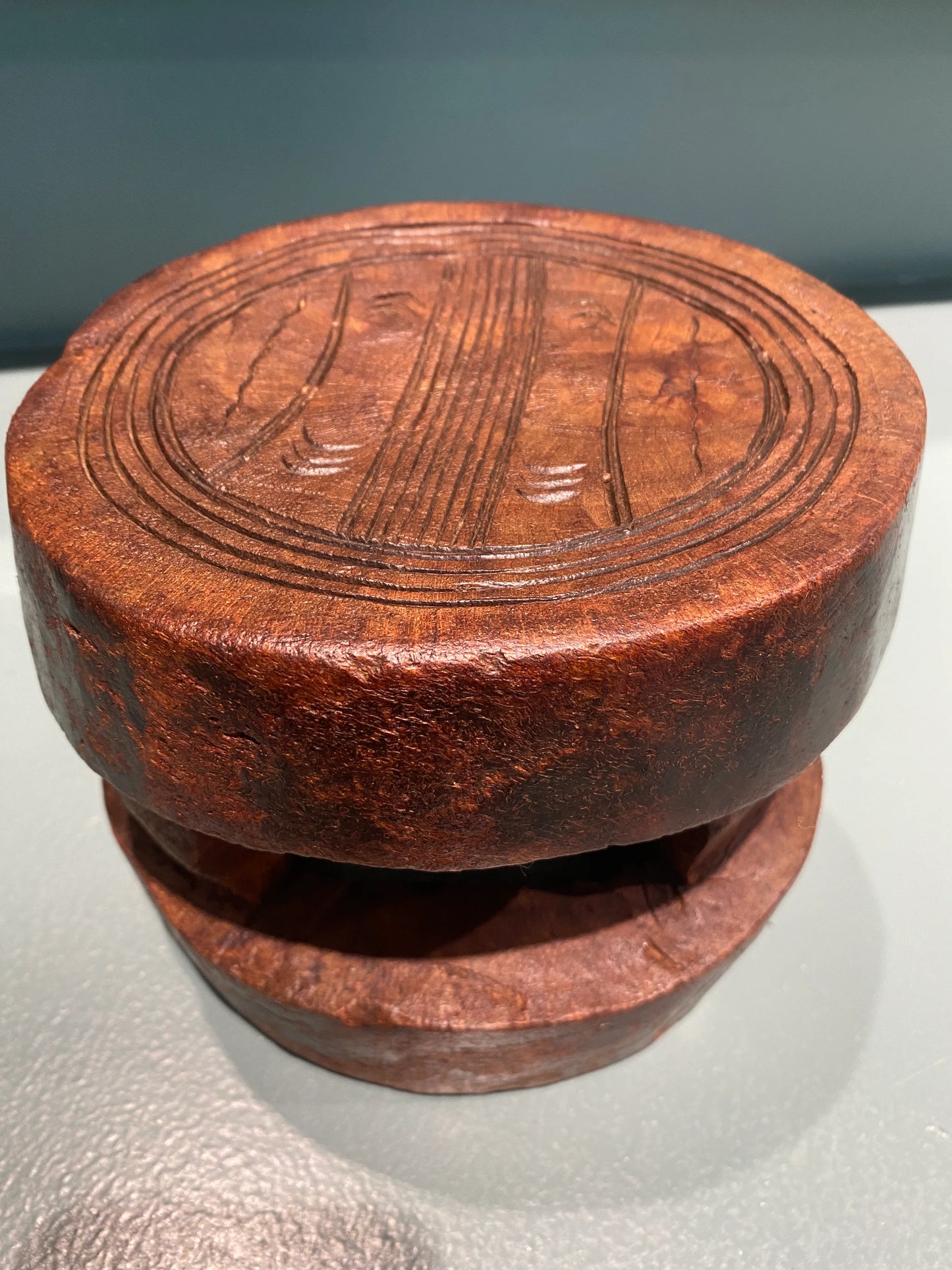 Mini Hocker "Yaruba" - handgeschnitzt