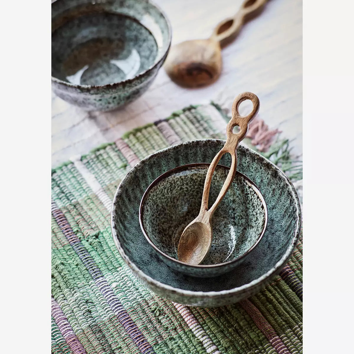 Stoneware bowl with lid